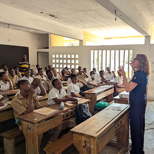 ©CNES_G2_Lome_Visite_Lycee-public