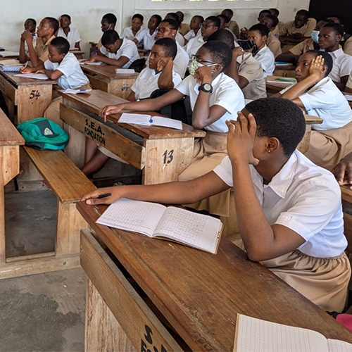 ©CNES_G2_Lome_Visite_Lycee-public