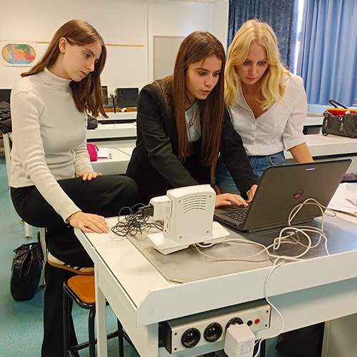 ©CNES_G3_Nimes_Visite_Lycee